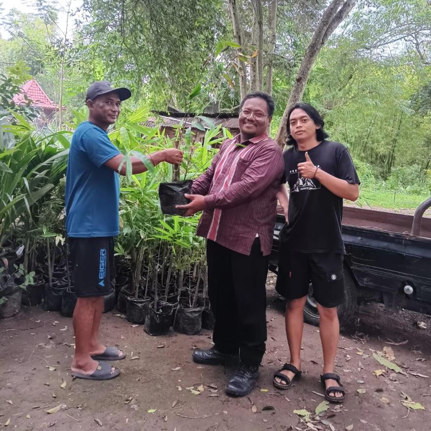 TANAM BAMBU DI BANTARAN KALI KUNING DAN KALI MATI, WUJUD MENJAGA KELESTARIAN ALAM